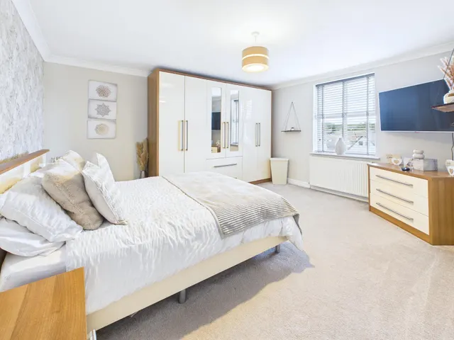 Warrington Road, Wigan, WN3, photo 3