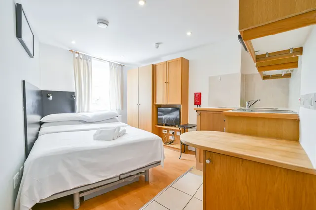 Flat 15, 27 Cartwright Gardens, London, photo 1