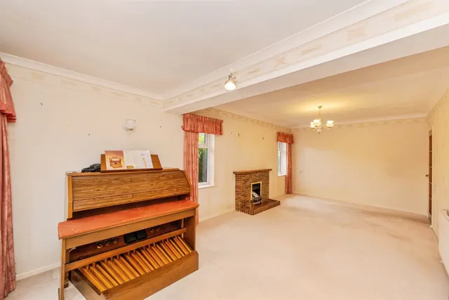 Portland Close, Mickleover, DE3, photo 3