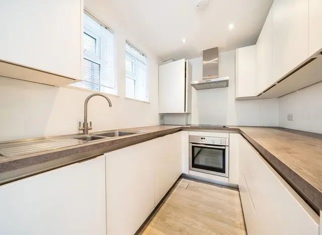 Photo 3 — Compayne Gardens, West Hampstead, NW6