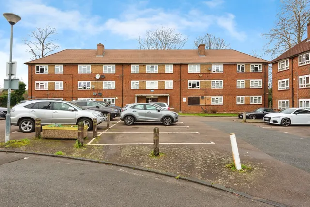 Gap Road, London, SW19, photo 1