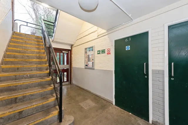 Gap Road, London, SW19, photo 3