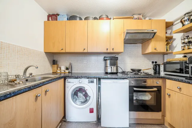 Photo 3 — 22 Ashwood Court, 6 Wembley Park Drive