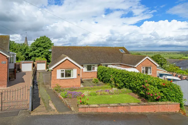 Hale View Road, Frodsham, photo 1