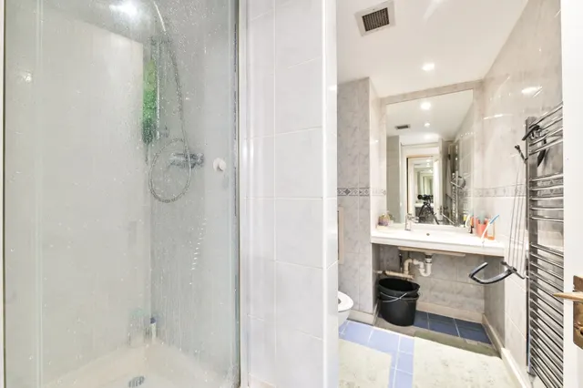 Photo 3 — 3 Sullivan Court, 109 Earls Court Road, London