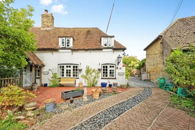 The Green, Eythorne, CT15, photo 2