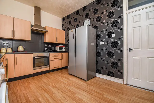 Dukinfield Road, Hyde, SK14, photo 2