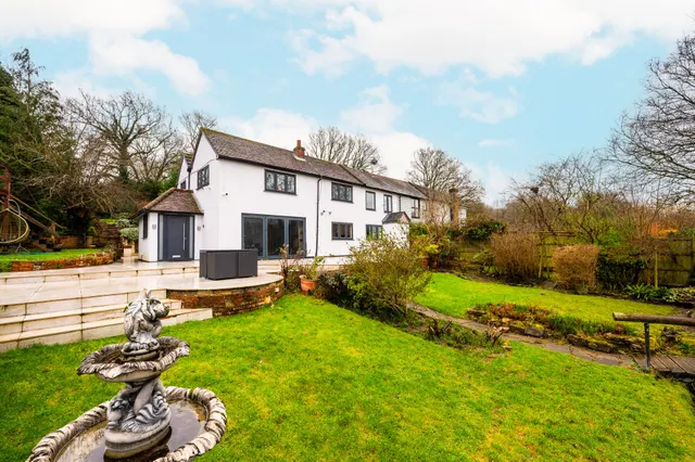 Poplar Cottage, Aldershot Road, Worplesdon, photo 1