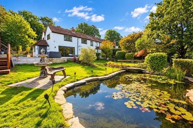 Worplesdon, GU3, photo 1
