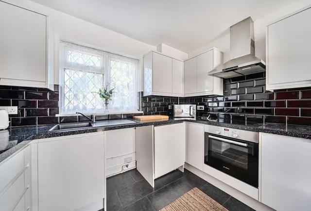 Camomile Avenue, Mitcham, CR4, photo 3