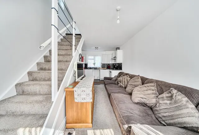 Camomile Avenue, Mitcham, CR4, photo 2