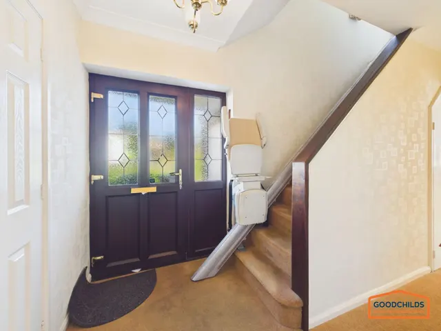 Railswood Drive, Walsall, WS3, photo 3
