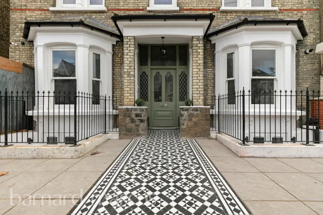 Longley Road, LONDON, photo 1