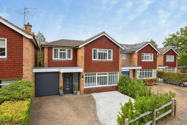 Maple Road, Woking, GU23, photo 1