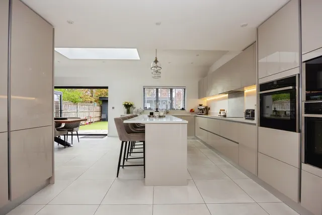 Maple Road, Woking, GU23, photo 3