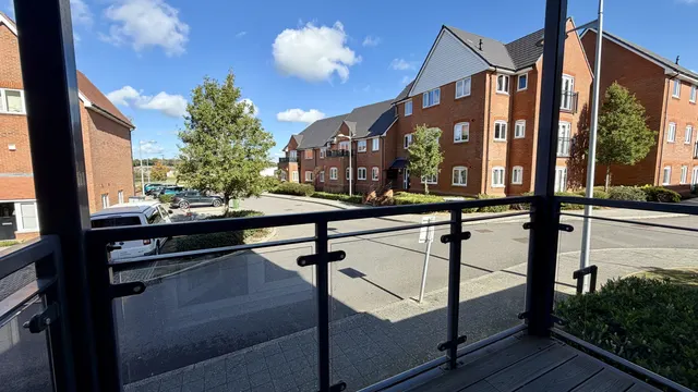 Holmbush Mews, RH12, photo 3