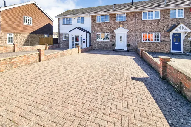 Ash Lodge Close, Ash, Guildford, Surrey, GU12 6JU, photo 1