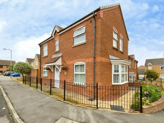 The Glade, Withernsea, HU19, photo 1