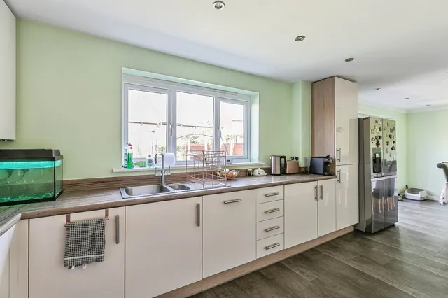 Roeburn Way, Spalding, PE11, photo 3