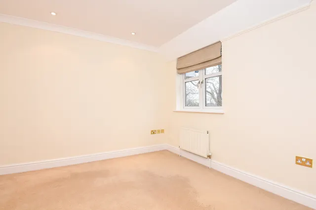 Photo 3 — Old Woking Road, West Byfleet, KT14