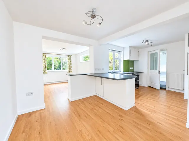 Fenshurst Gardens, Long Ashton, BS41, photo 3