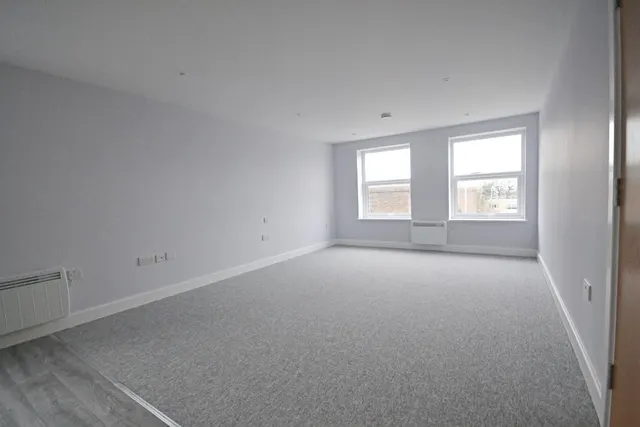 Broadfield Barton, Broadfield, RH11, photo 3