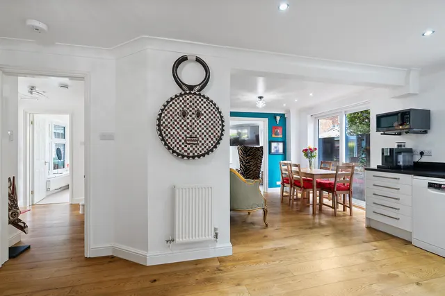 Staines-upon-thames, TW18, photo 2