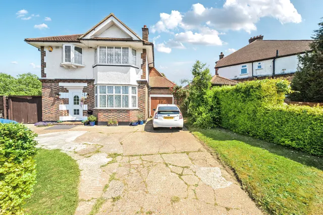 131 Woodyates Road, London, photo 1