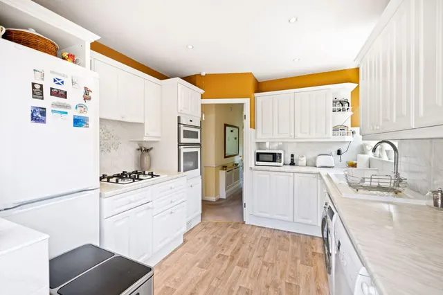 Photo 3 — Heathcote Drive, East Grinstead, East Grinstead, RH19 1ND