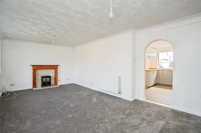 Woolston Road, Havant, PO9, photo 1