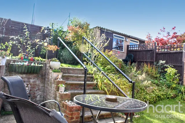 Powell Close, Guildford, GU2, photo 2