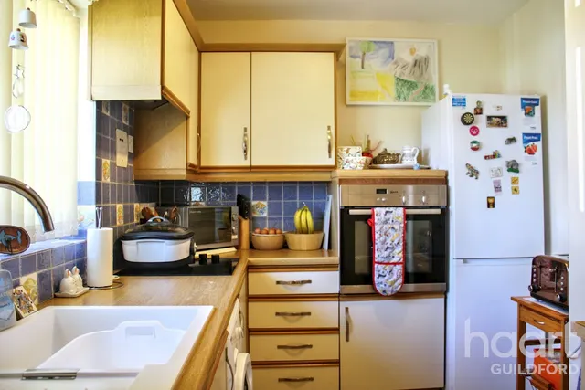 Powell Close, Guildford, GU2, photo 3