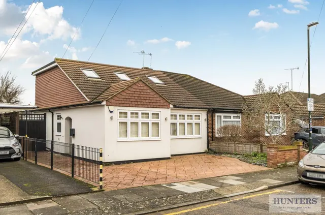 Foresters Crescent, Bexleyheath, DA7, photo 1