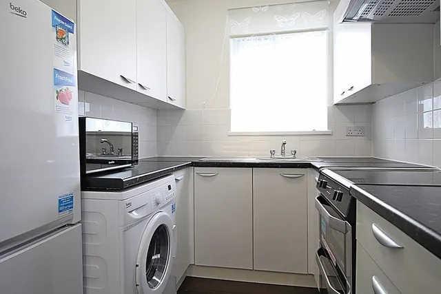 Photo 2 — Brendon Close, Harlington, Middlesex, UB3 5NQ