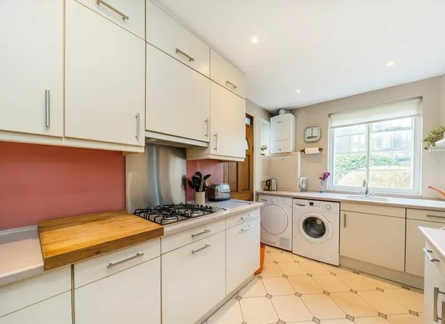 Photo 3 — Colebrook Close, Putney, SW15