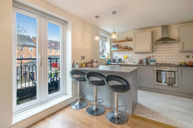 Wharton Crescent, Beeston, NG9, photo 3