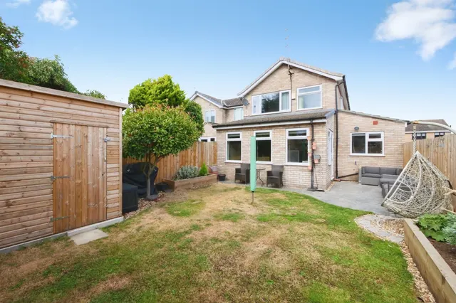 Photo 3 — Gateland Close, Haxby, York