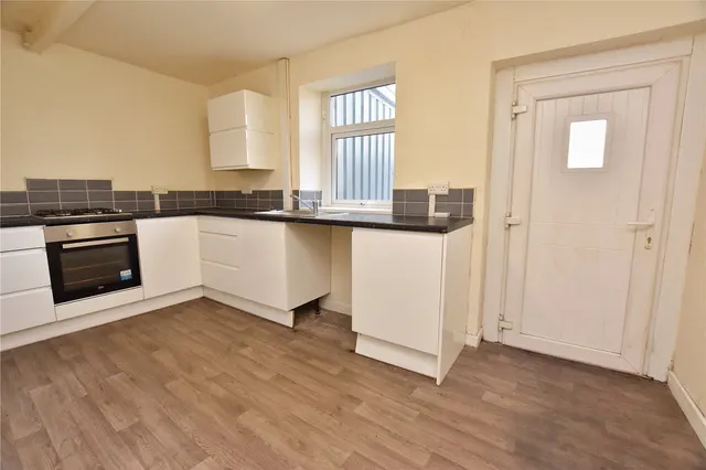 Victoria Street, Glossop, SK13, photo 3
