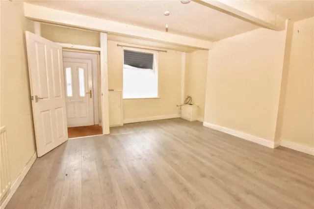 Victoria Street, Glossop, SK13, photo 2