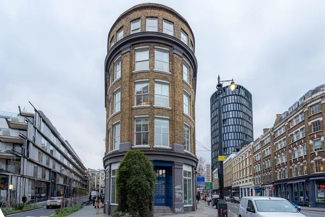 Photo 3 — Prime Shoreditch Ec2 Showroom With Excellent Frontage
