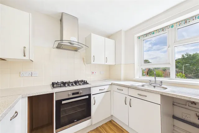 Hunters Hill, Burghfield Common, RG7, photo 3