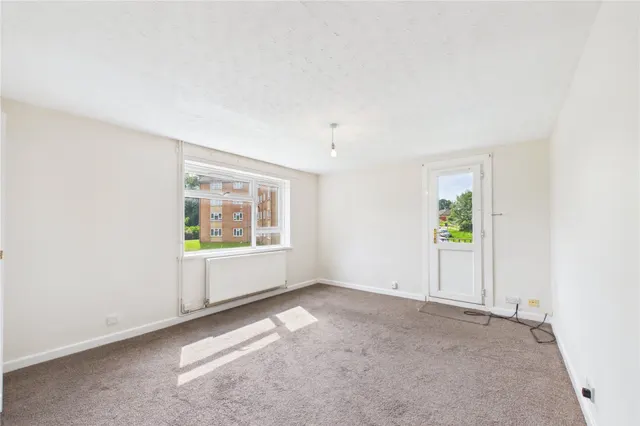 Hunters Hill, Burghfield Common, RG7, photo 2