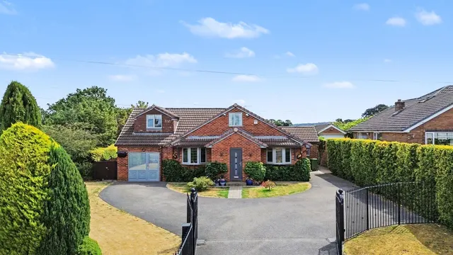 Blacker Lane, Netherton, WF4, photo 1