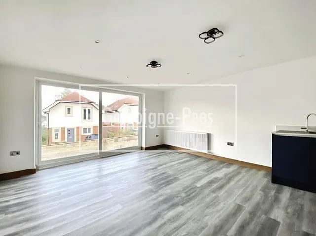 York Road, Camberley, GU15, photo 3