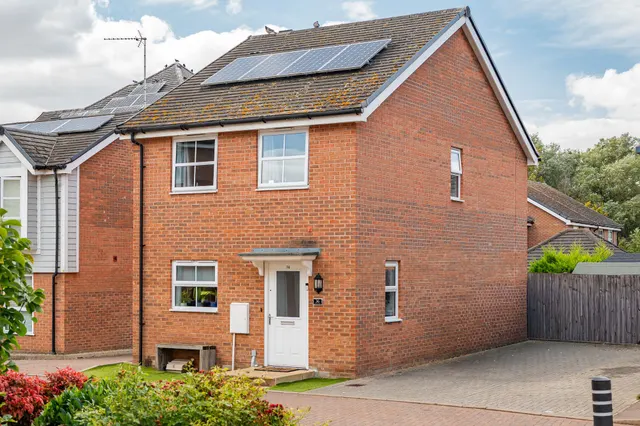 Plaxton Way, Ware, SG12 7FB, photo 1