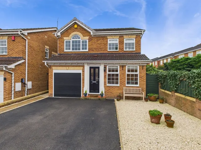 Burnleys Drive, Methley, LS26, photo 1