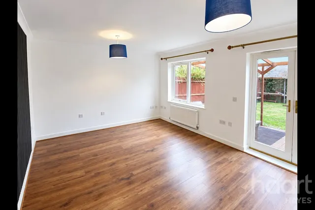 Taywood Road, UB5, photo 1