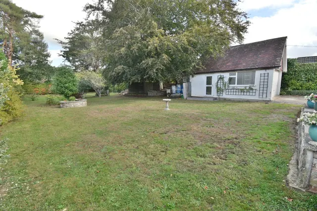 Greenwood Avenue, BH22, photo 3