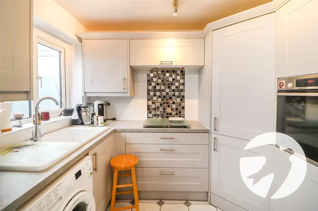Silver Spring Close, DA8, photo 3