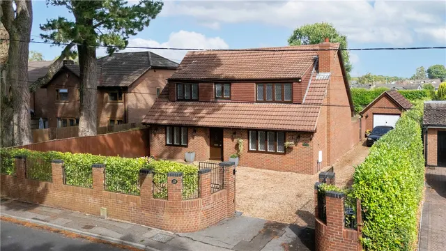 Springdale Road, Corfe Mullen, BH21, photo 1